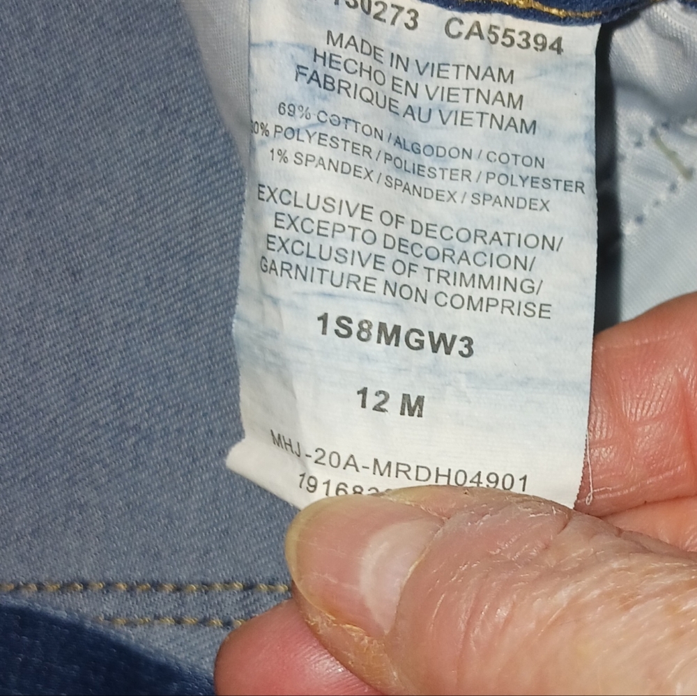 Lee's Mid Rise Capri's Size  12M - Picture 3 of 9